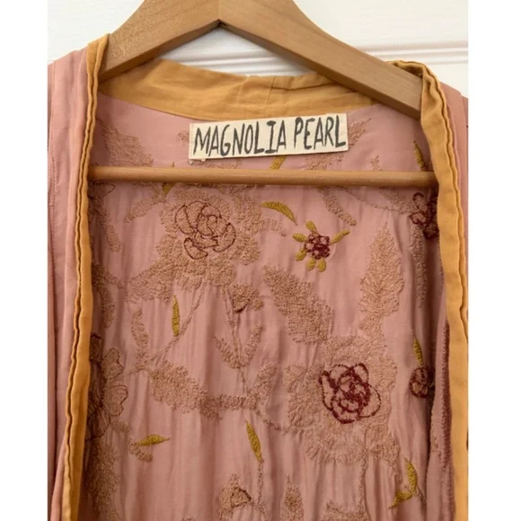 Magnolia Pearl Embroidered Sinchu Kimono - Picture 11 of 11